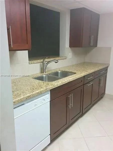 3174 N Pine Island Rd, Sunrise FL 33351