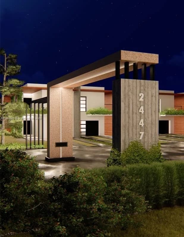 2447 Pierce St, Hollywood FL 33020