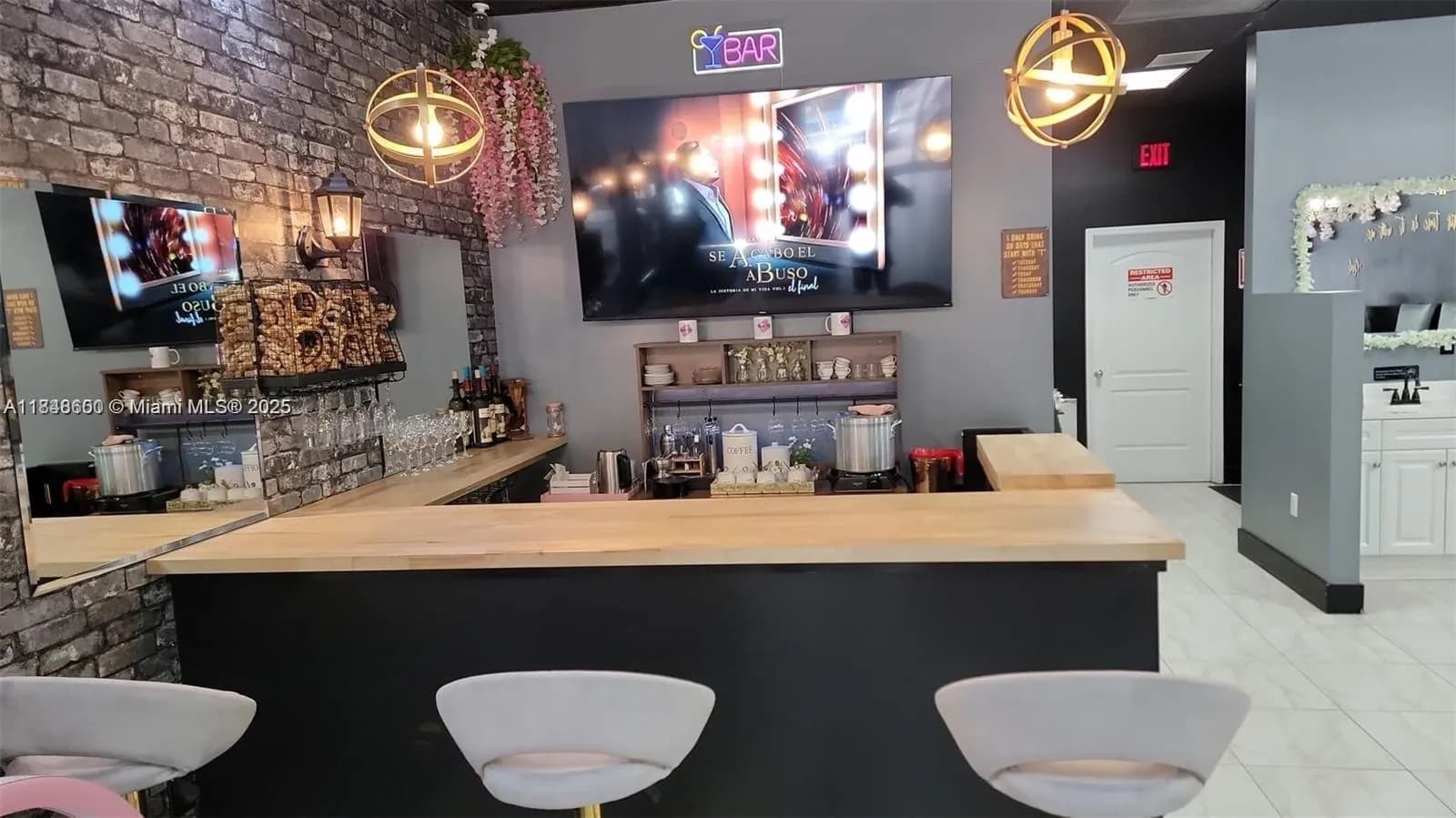 5220 Coconut Creek Pkwy, Margate FL 33063