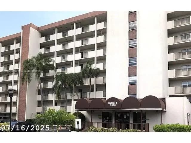 5900 NW 44th St # 701, Lauderhill FL 33319