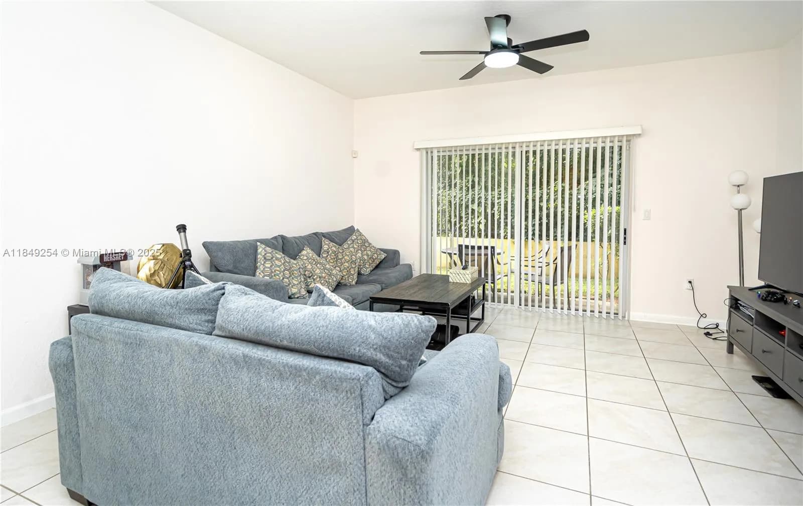 2820 NW 180th St, Miami Gardens FL 33056