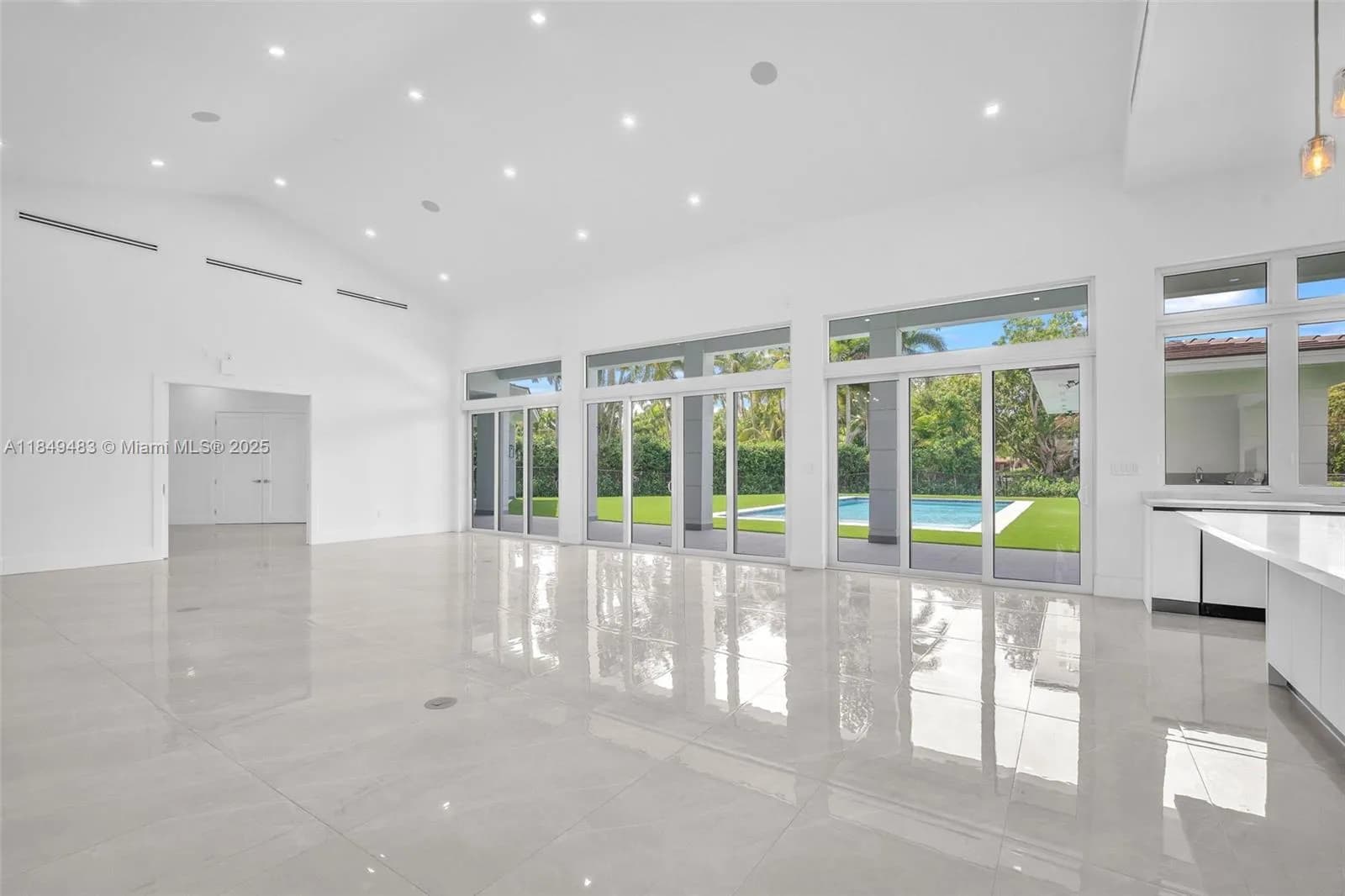 7900 SW 70th St, Miami FL 33143