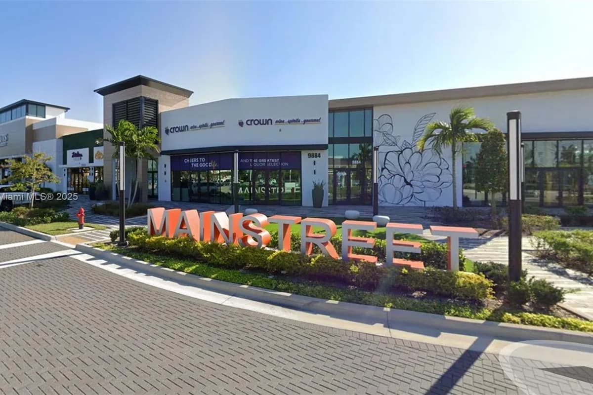 9884 Jog Rd, Boynton Beach FL 33437