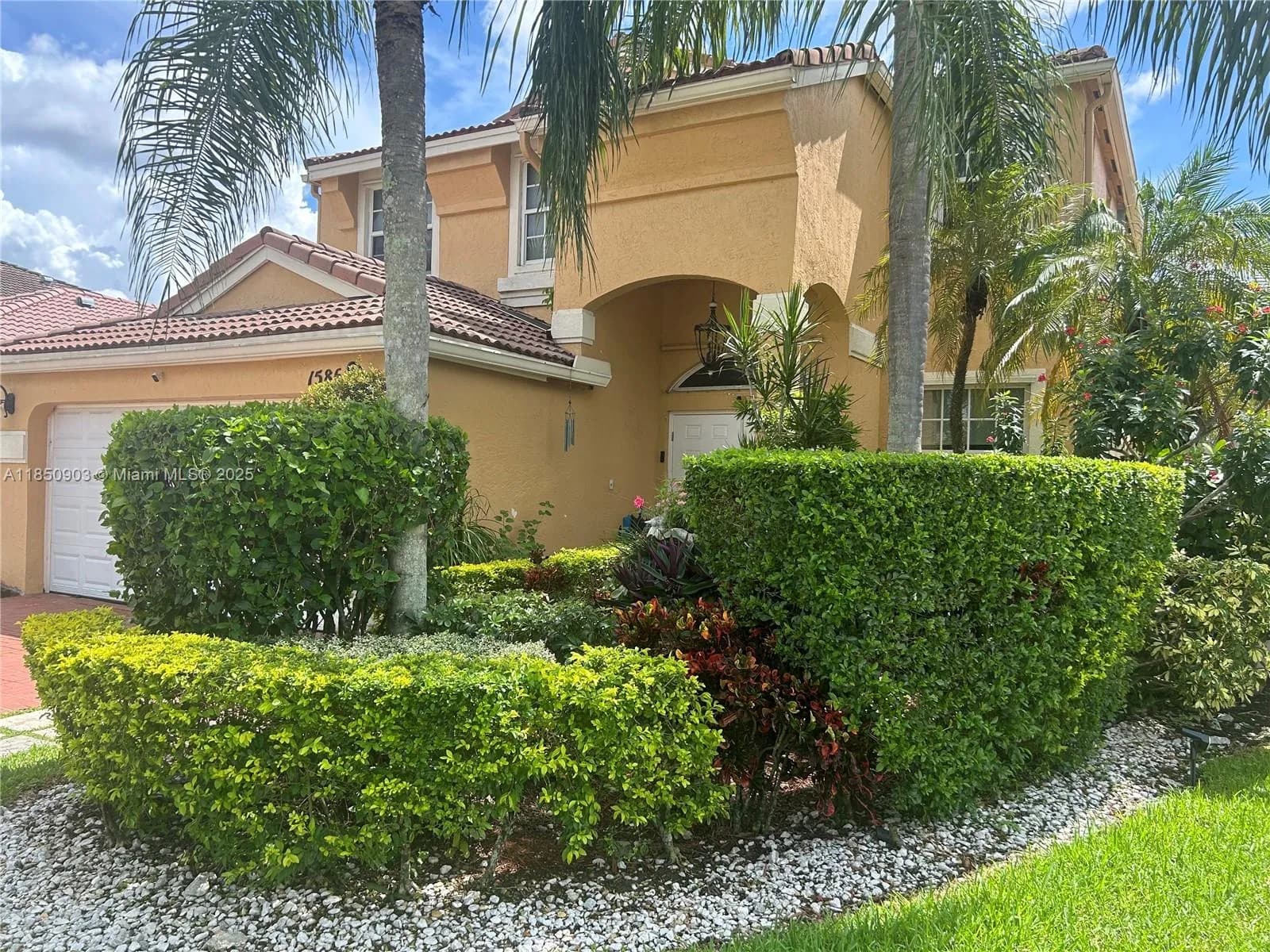 15868 NW 4th St, Pembroke Pines FL 33028