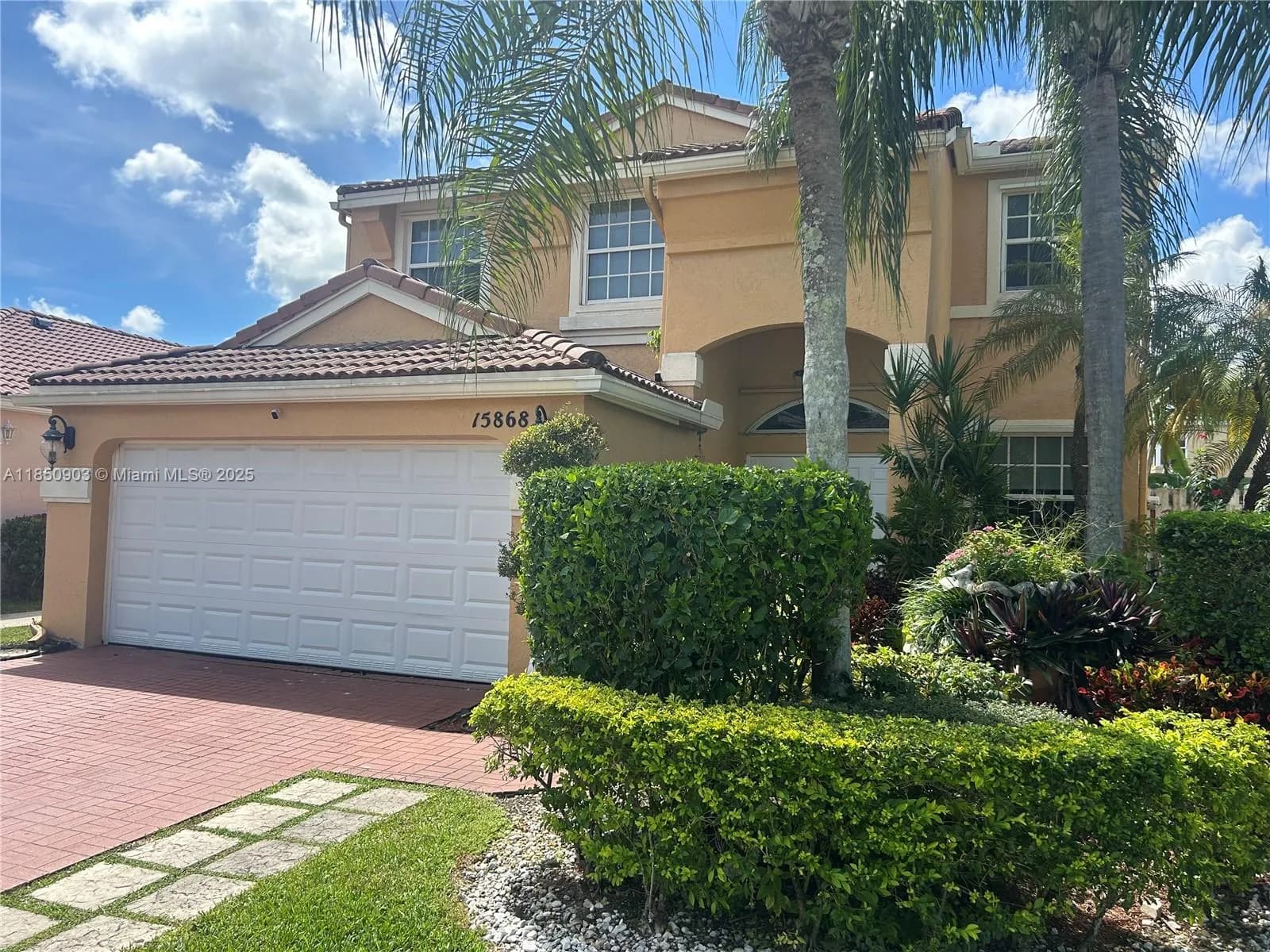 15868 NW 4th St, Pembroke Pines FL 33028