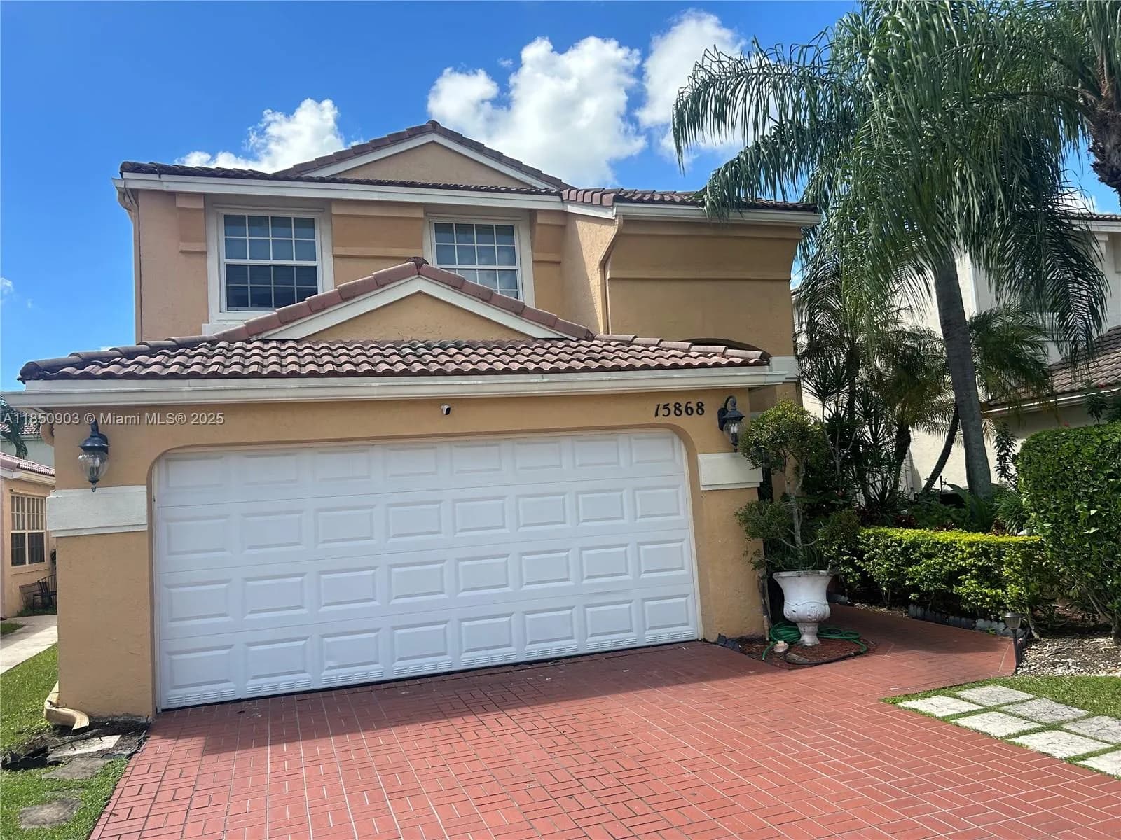 15868 NW 4th St, Pembroke Pines FL 33028