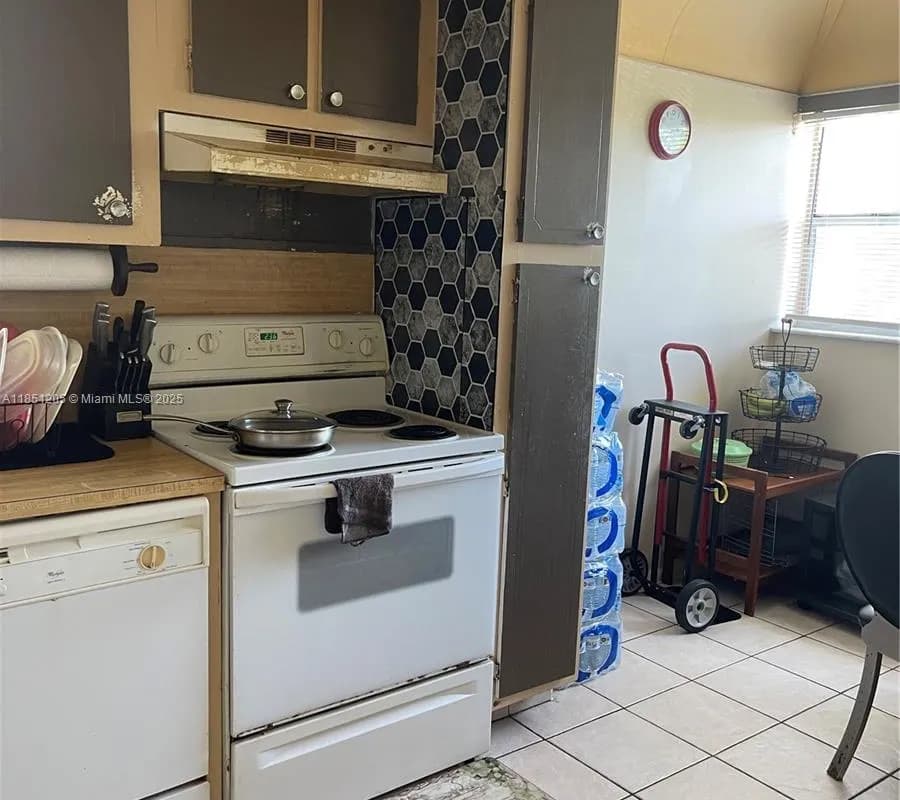 8380 Sands Point Blvd # J310, Tamarac FL 33321