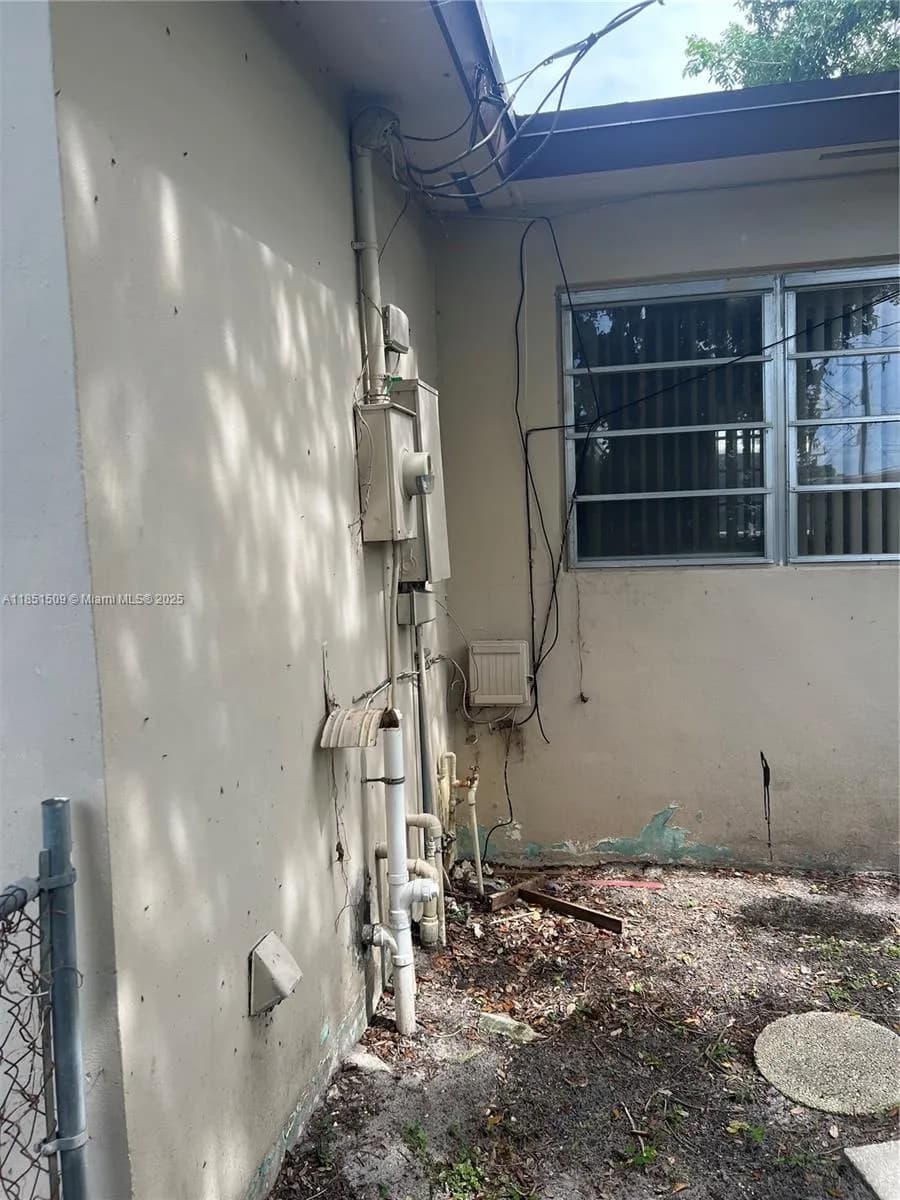 6720 SW 19th St, Miramar FL 33023