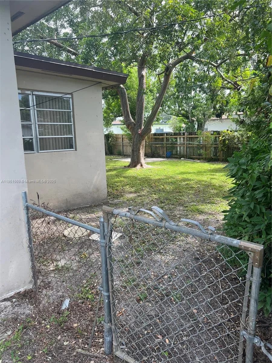 6720 SW 19th St, Miramar FL 33023