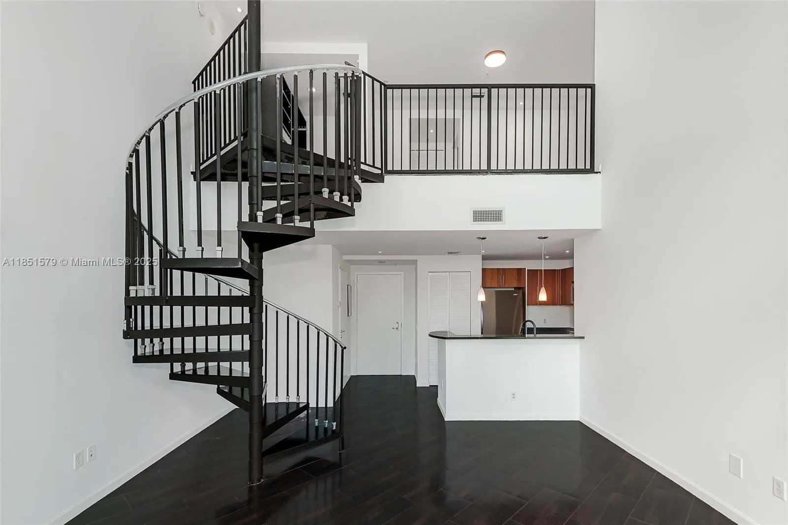 300 S Biscayne Blvd # 826, Miami FL 33131