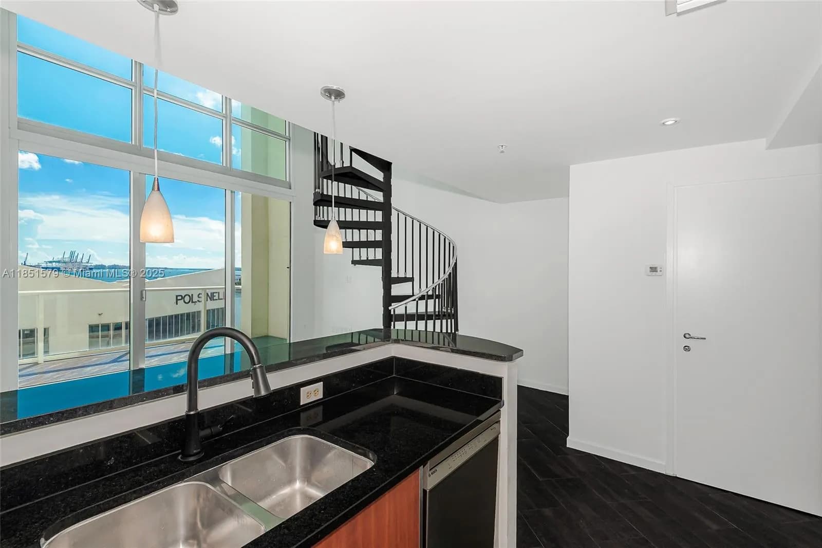 300 S Biscayne Blvd # 826, Miami FL 33131