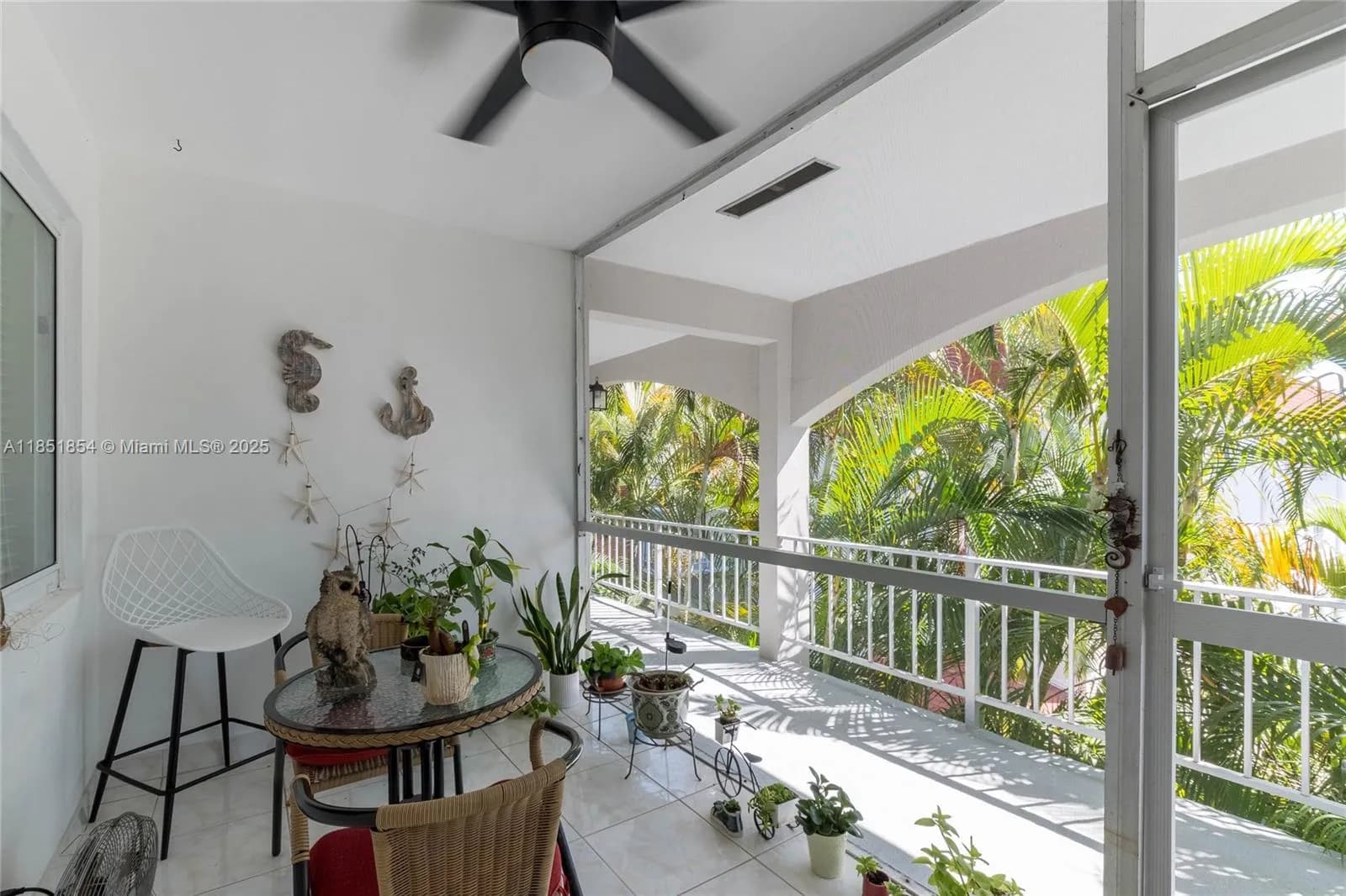 581 Blue Heron Dr # B, Hallandale Beach FL 33009