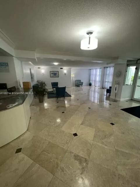 1000 Parkview Dr # 523, Hallandale Beach FL 33009