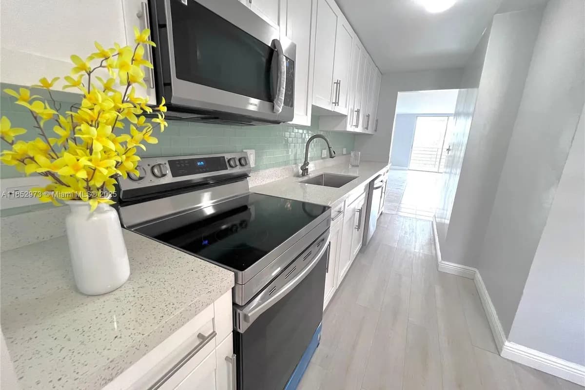 3660 NE 166th St # 505, North Miami Beach FL 33160