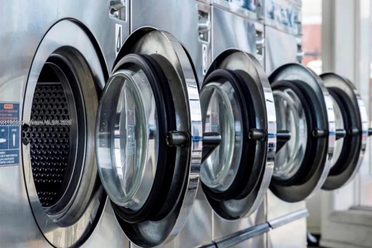 1617 NE 8th St, Homestead FL 33033