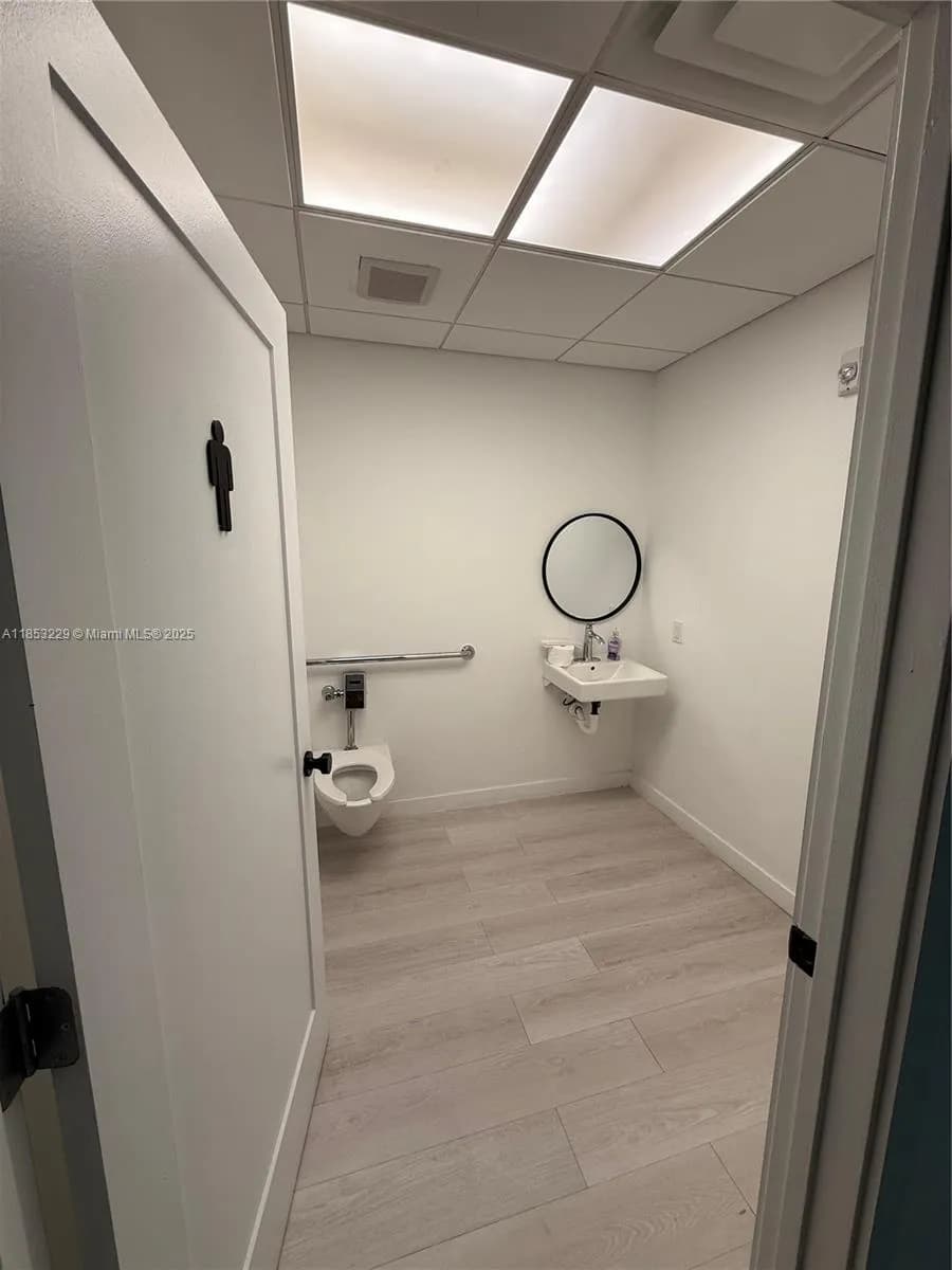 125 NE 32nd Street suite E1, Miami FL 33137