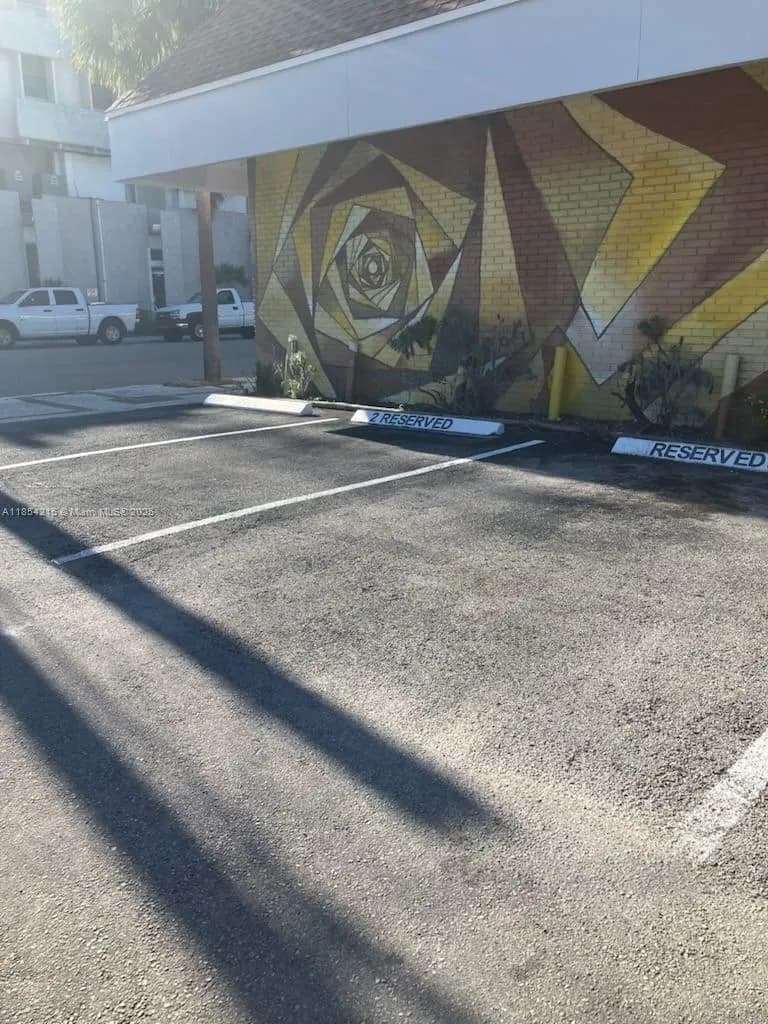 804 NE 125th St, North Miami FL 33161