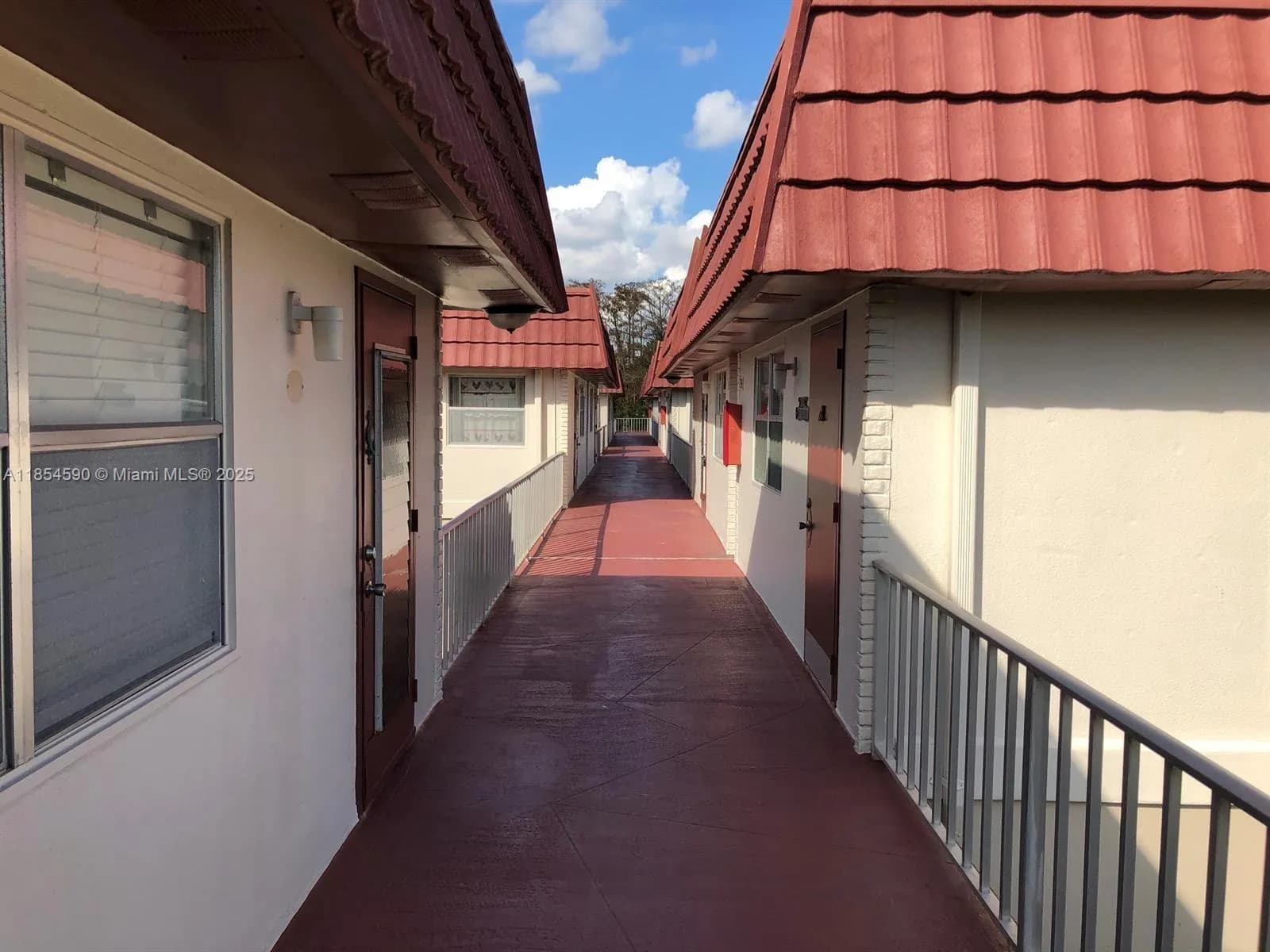 591 Saxony M # 591, Delray Beach FL 33446