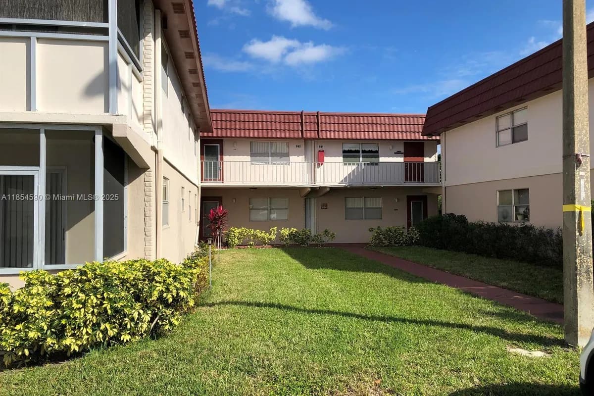 591 Saxony M # 591, Delray Beach FL 33446