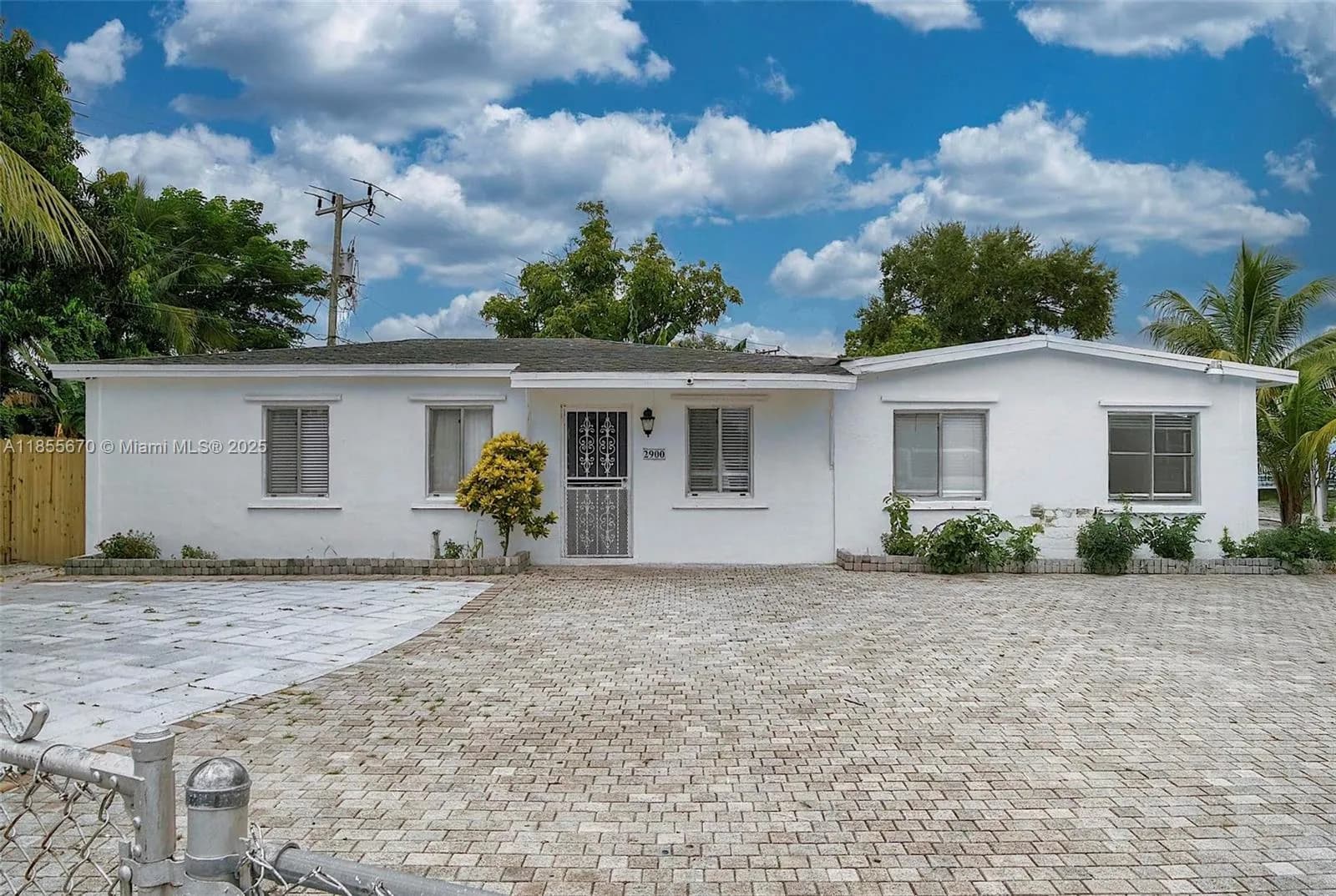 2900 NW 164th St, Miami Gardens FL 33054