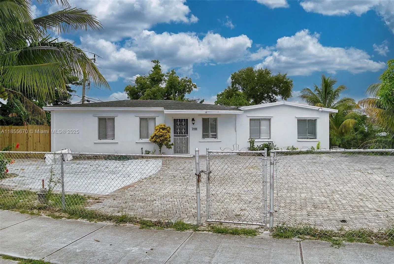 2900 NW 164th St, Miami Gardens FL 33054