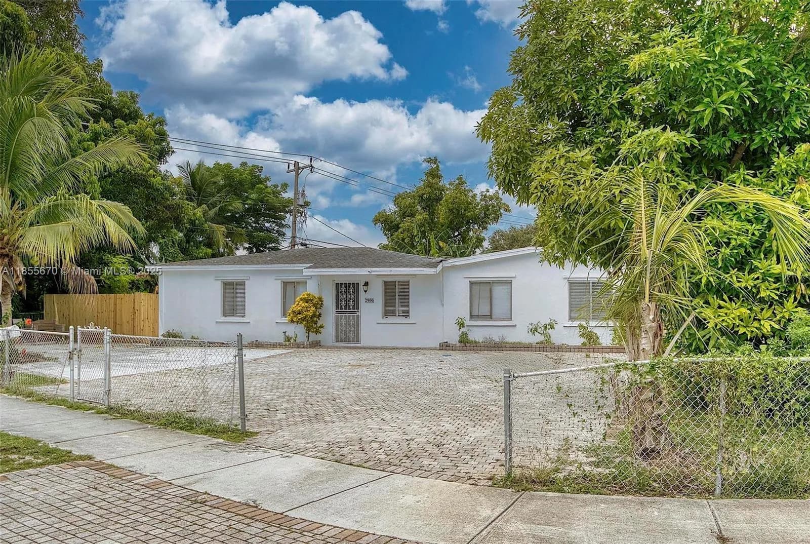 2900 NW 164th St, Miami Gardens FL 33054