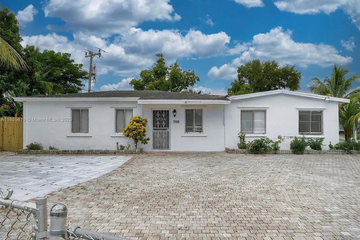 2900 NW 164th St, Miami Gardens FL 33054