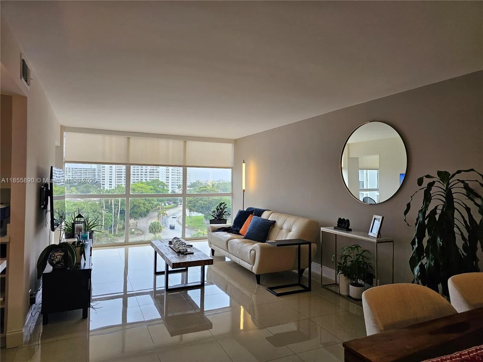 600 Parkview Dr # 701, Hallandale Beach FL 33009