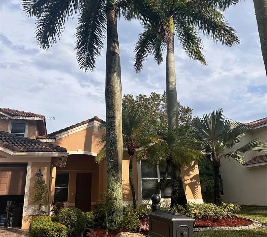 1831 Mariners Ln, Weston FL 33327