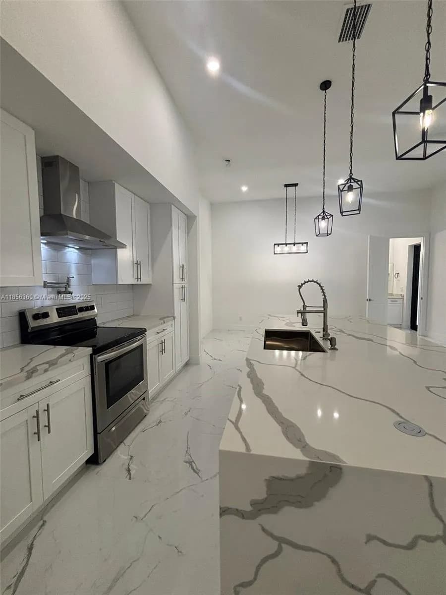 4304 NW 27th LN, Cape Coral FL 33993