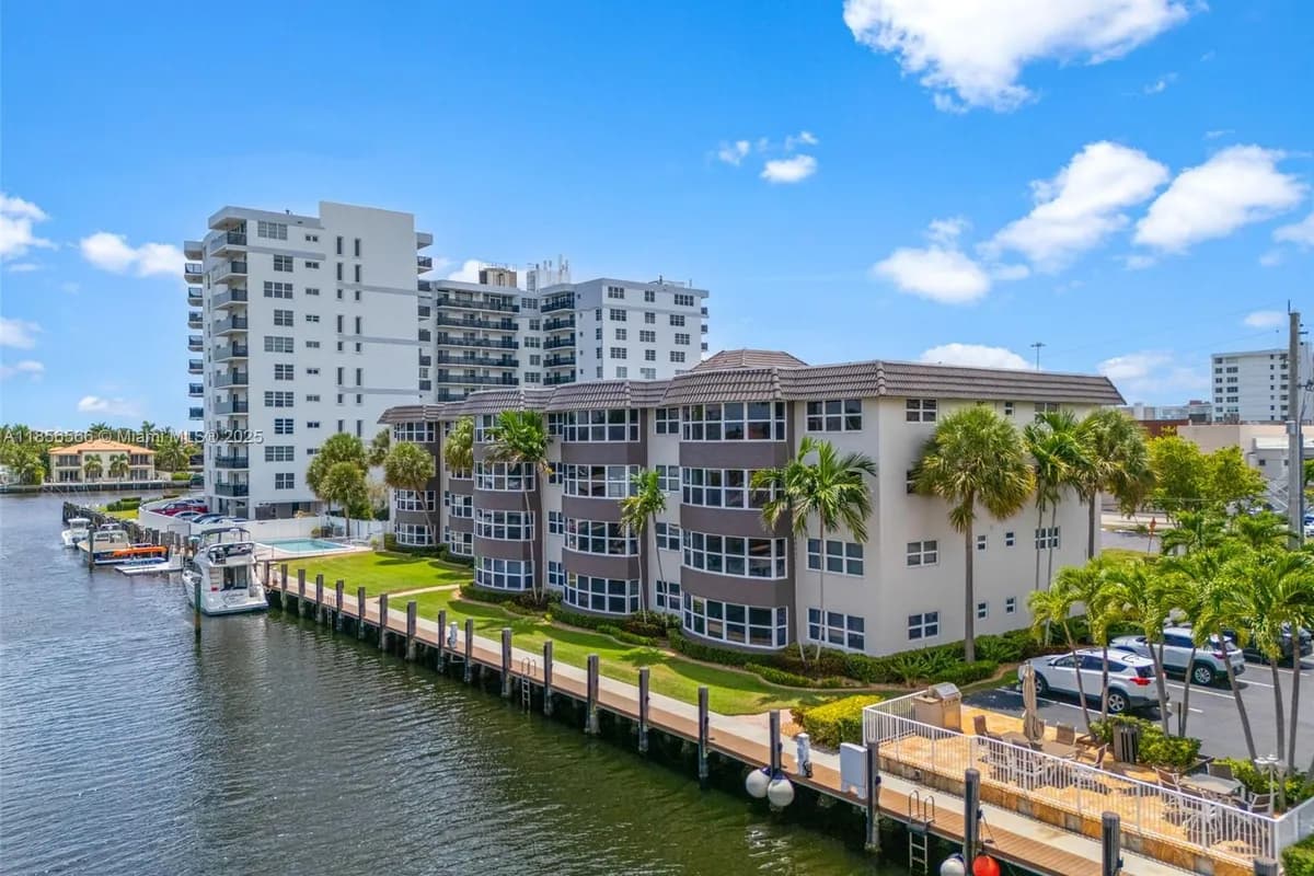 3121 NE 51st St # 203E, Fort Lauderdale FL 33308