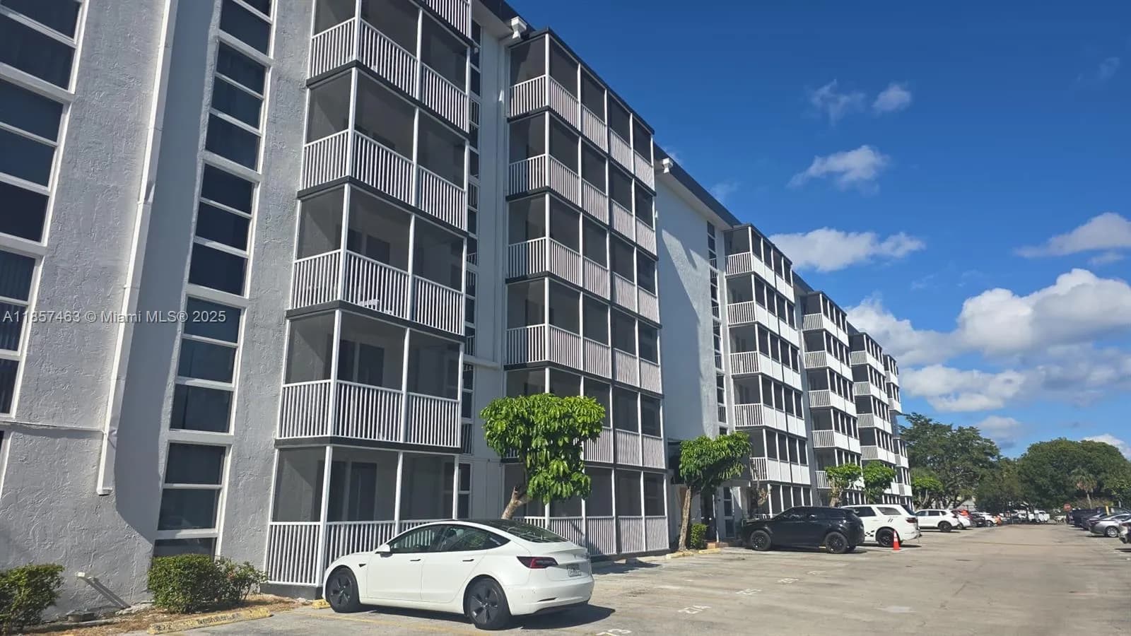 1 bedroom 1 bath for sale at 16851 NE 23rd Ave # A212, North Miami Beach FL 33160
