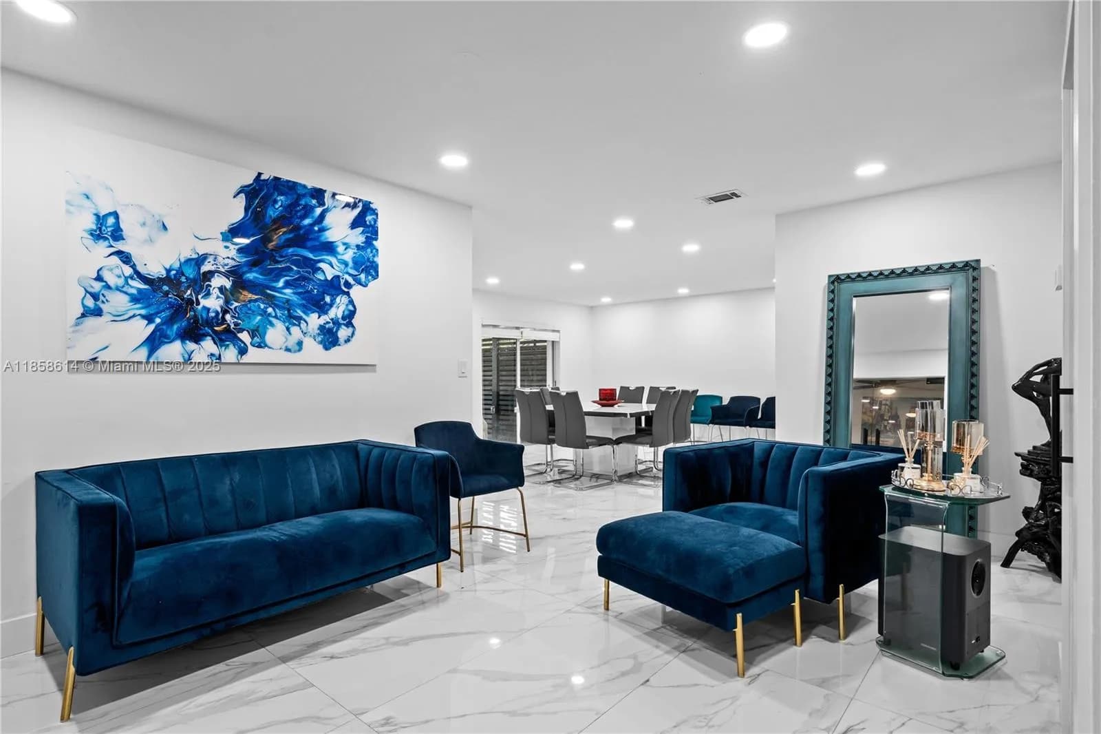 19931 NW 82nd Ct, Hialeah FL 33015