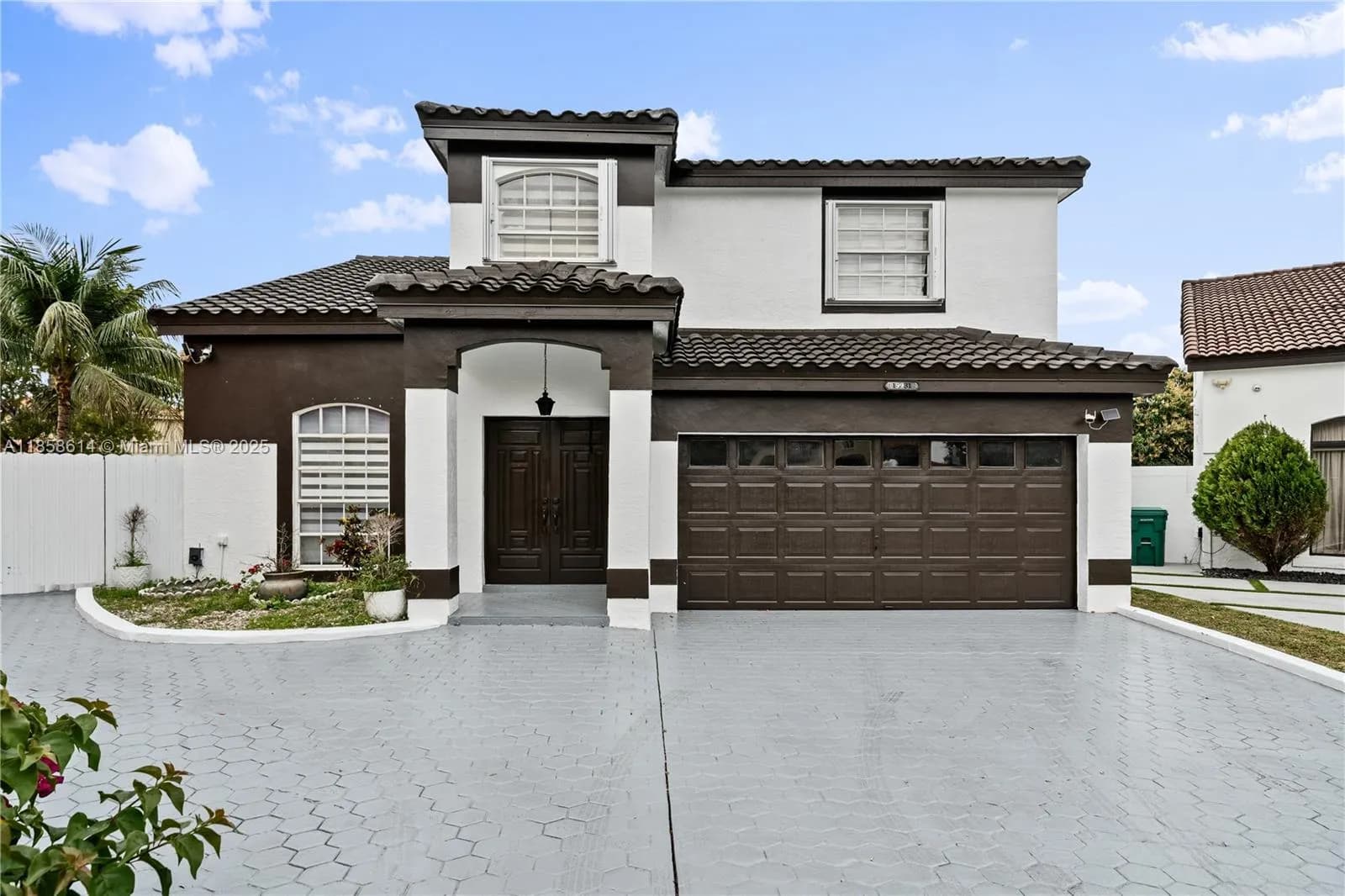 19931 NW 82nd Ct, Hialeah FL 33015