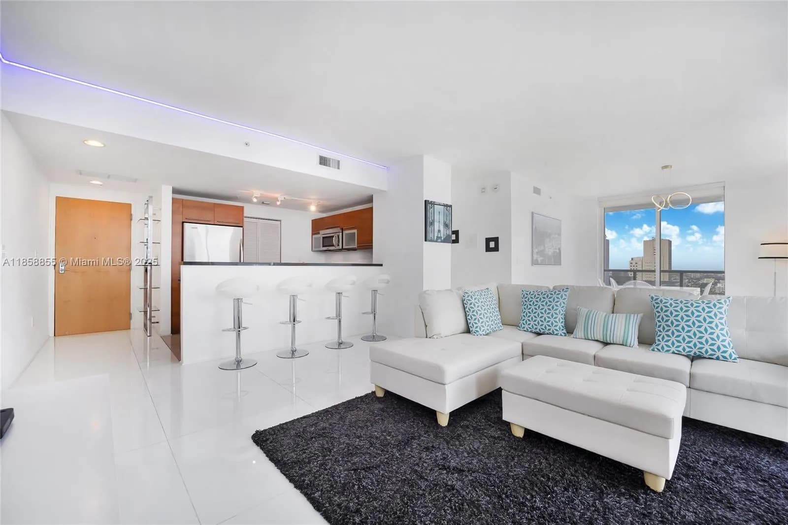 253 NE 2nd St # 3302, Miami FL 33132