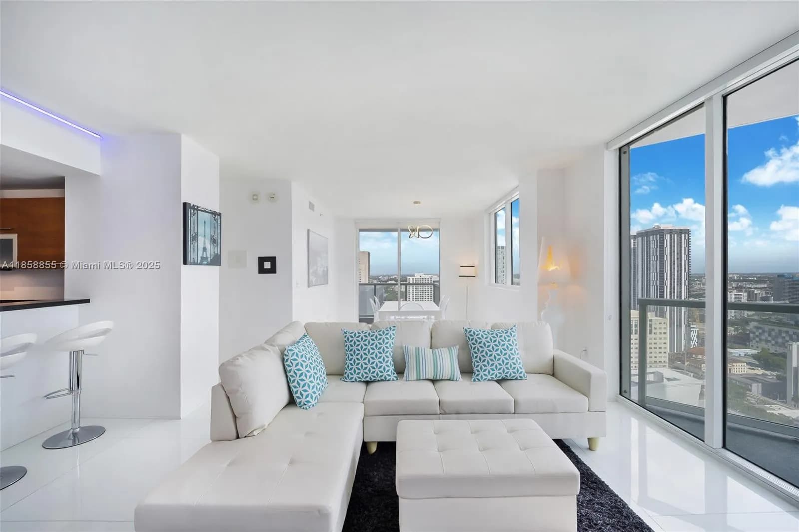 253 NE 2nd St # 3302, Miami FL 33132