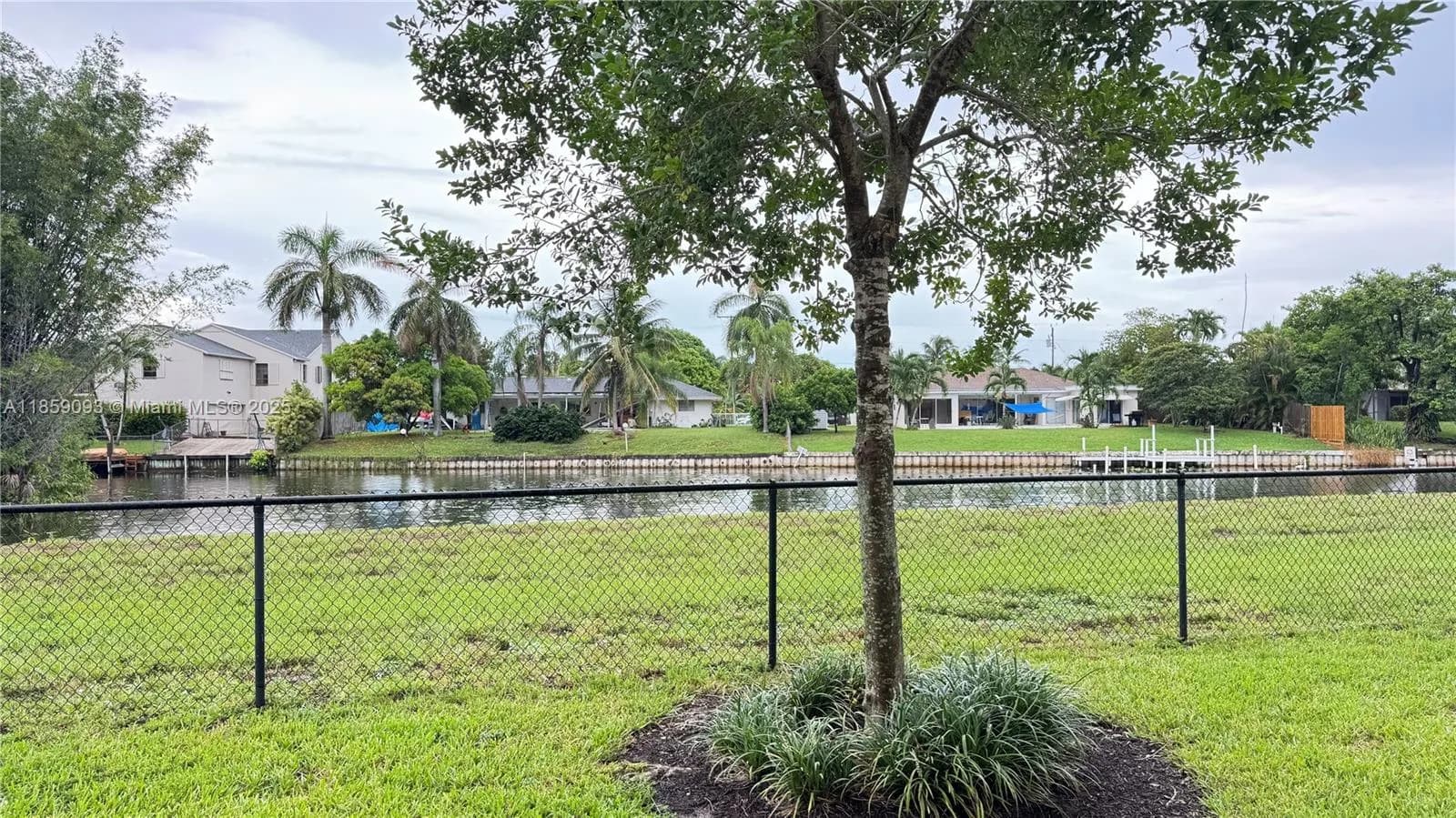 1121 Vermilion Dr, West Palm Beach FL 33461