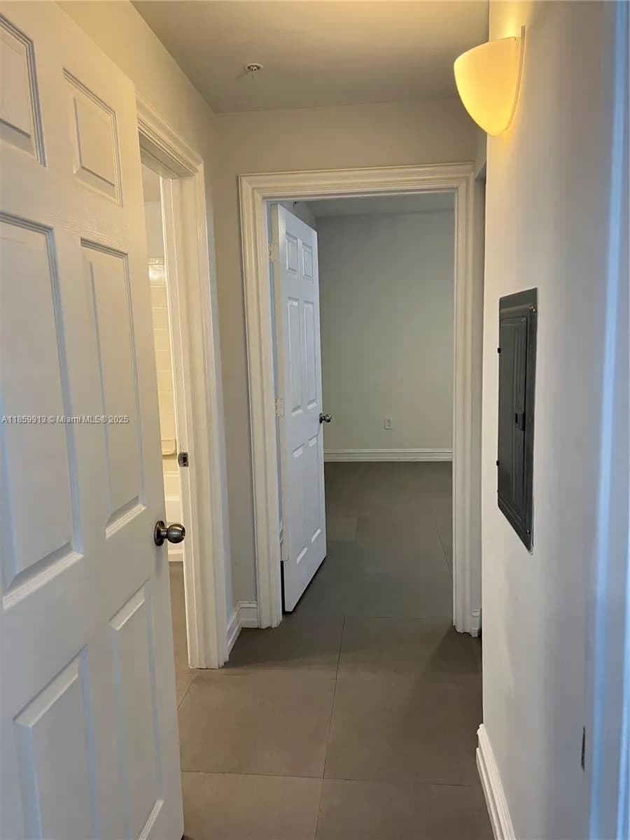 1919 Van Buren St # 818A, Hollywood FL 33020