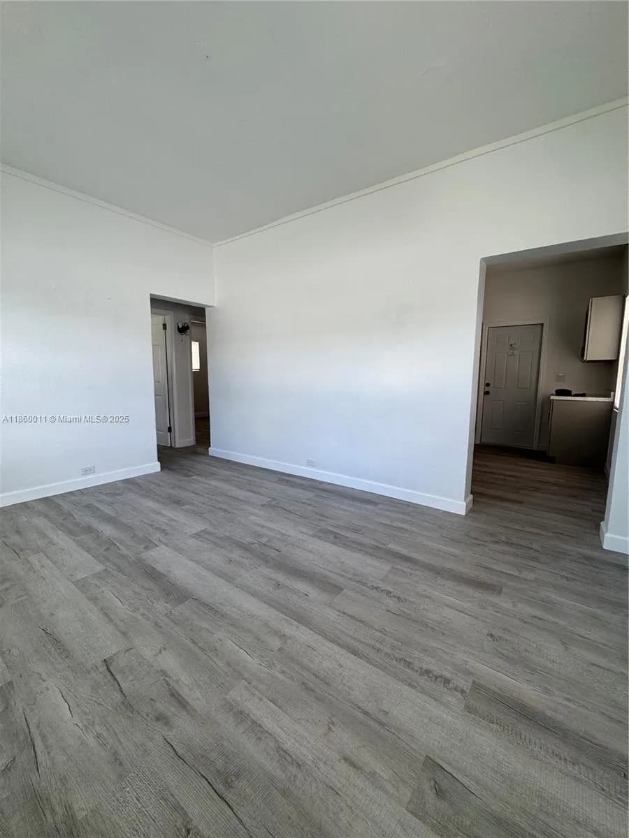 568 E 49th St, Hialeah FL 33013