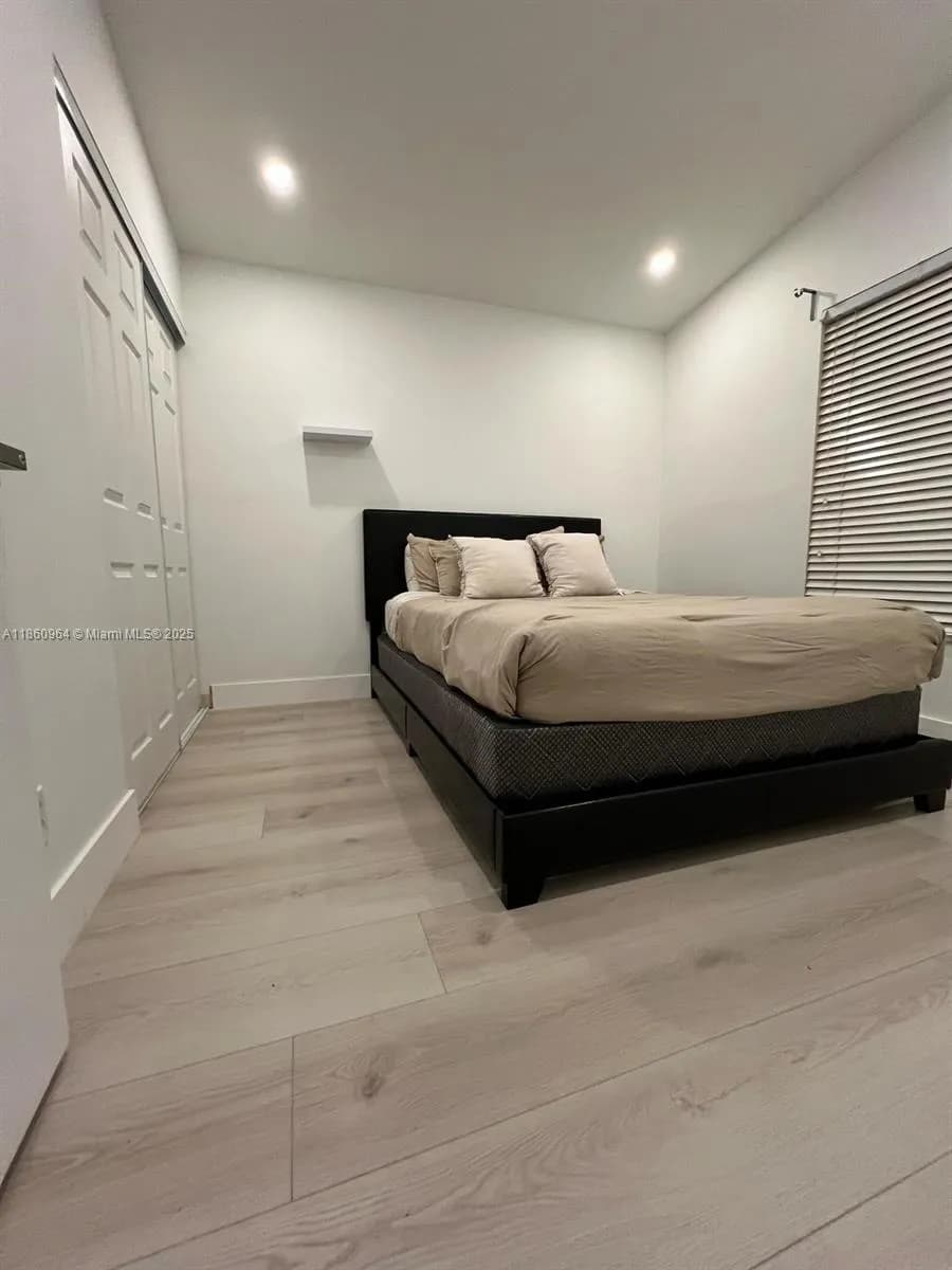 15737 Woodgate Ct # B, Sunrise FL 33326