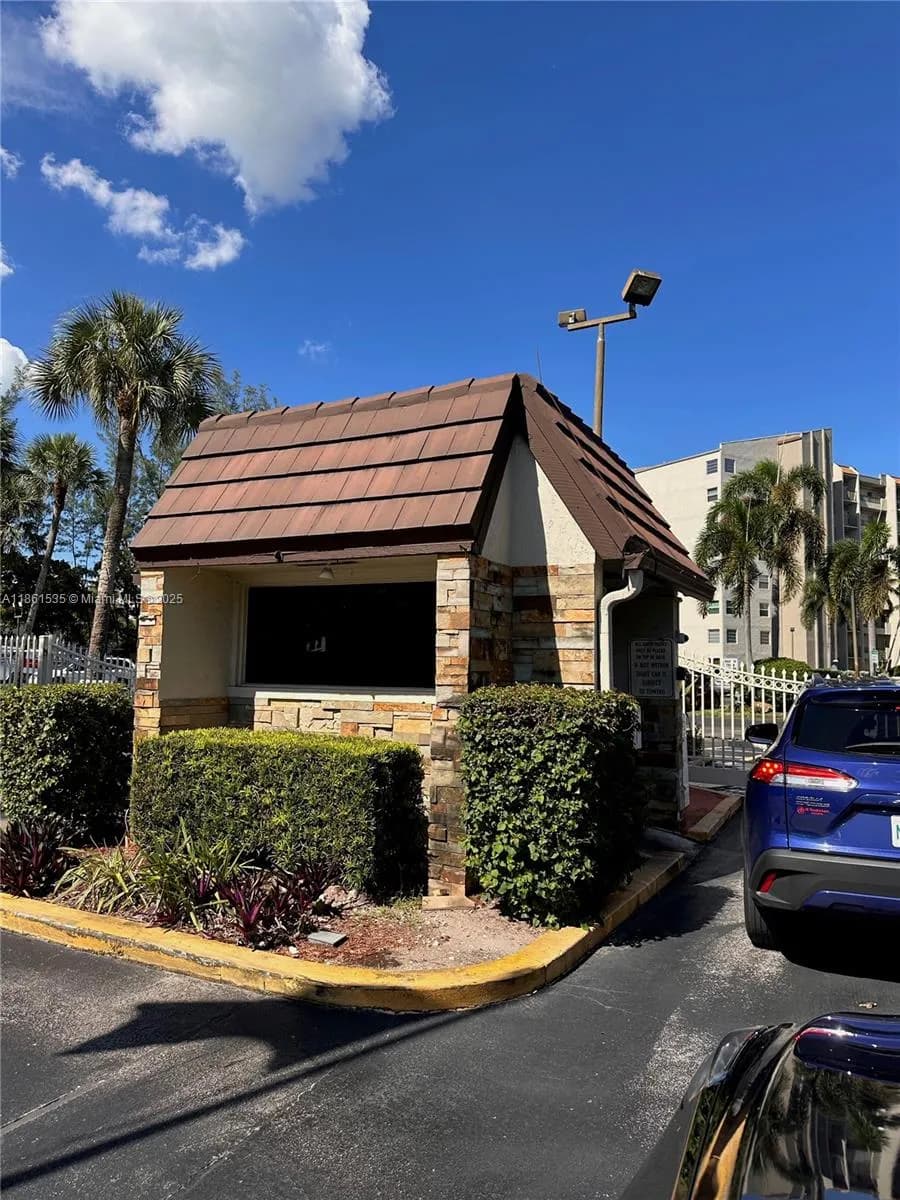 3930 Inverrary Blvd # 101D, Lauderhill FL 33319