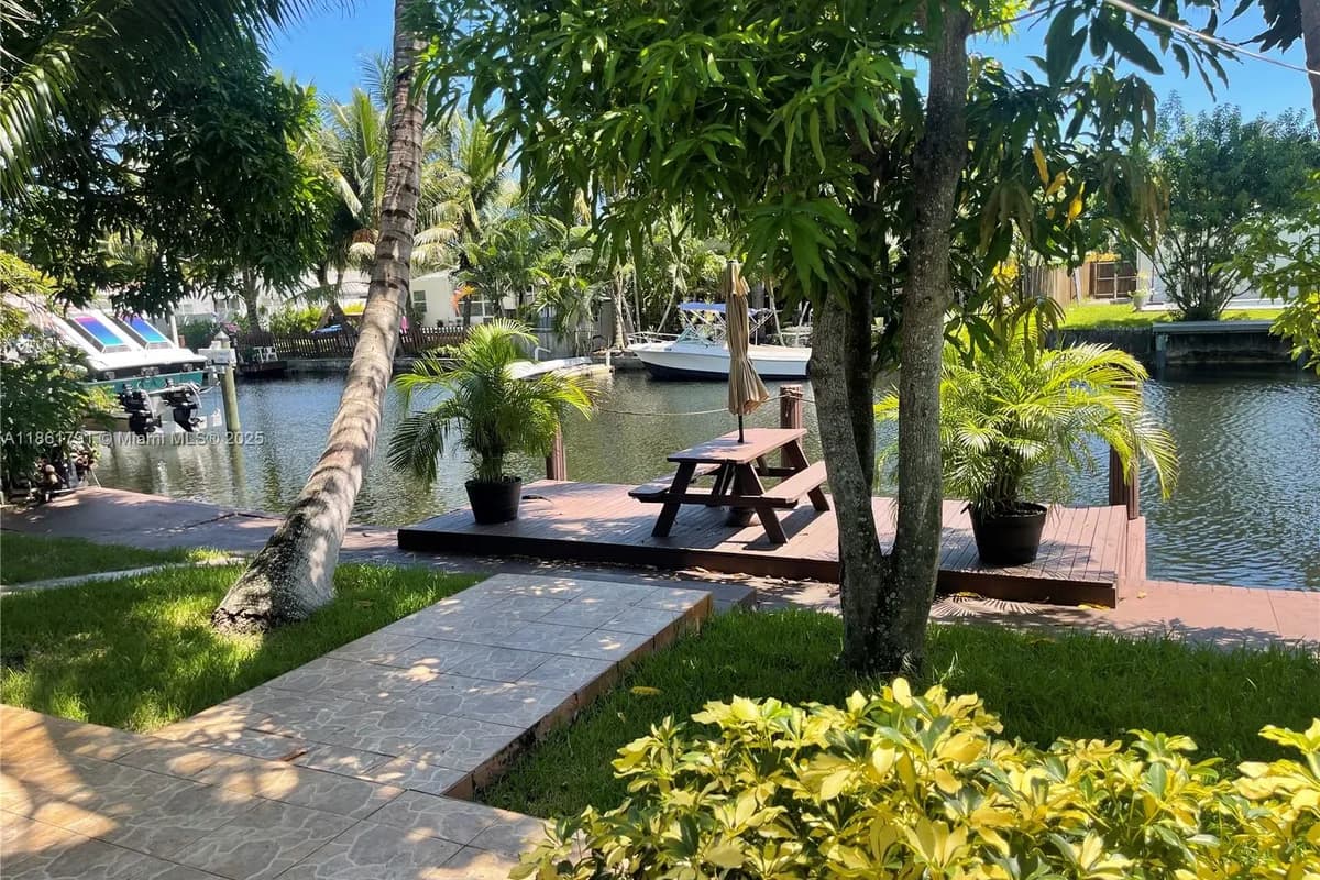 2626 Thomas St, Hollywood FL 33020