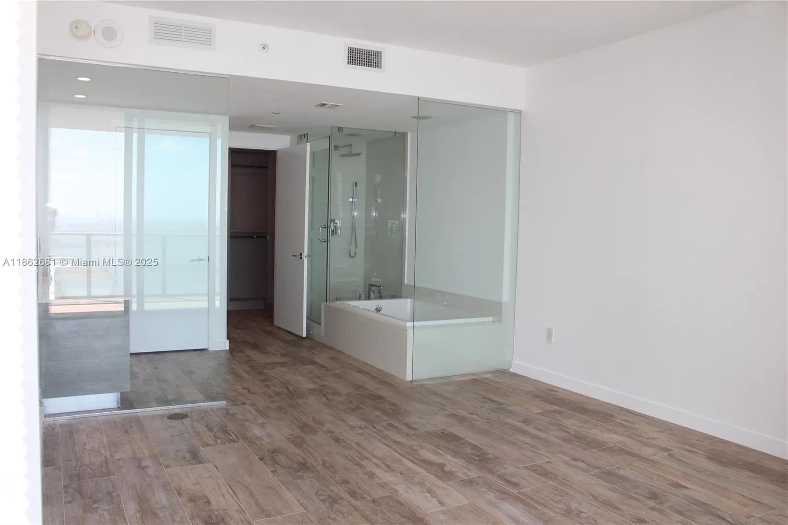 650 NE 32nd St # 3703, Miami FL 33137