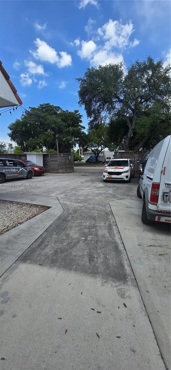 6260 Johnson St, Hollywood FL 33024