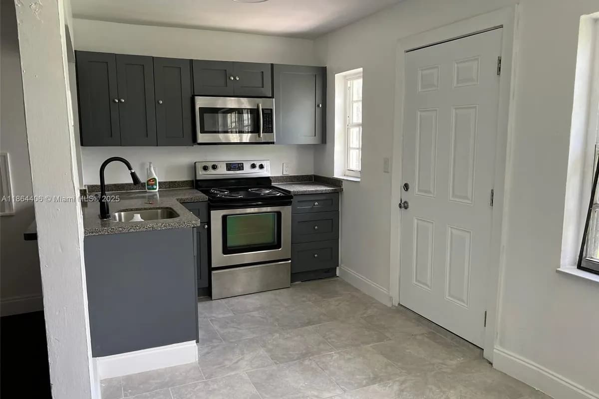 802 S 24th Ave, Hollywood FL 33020