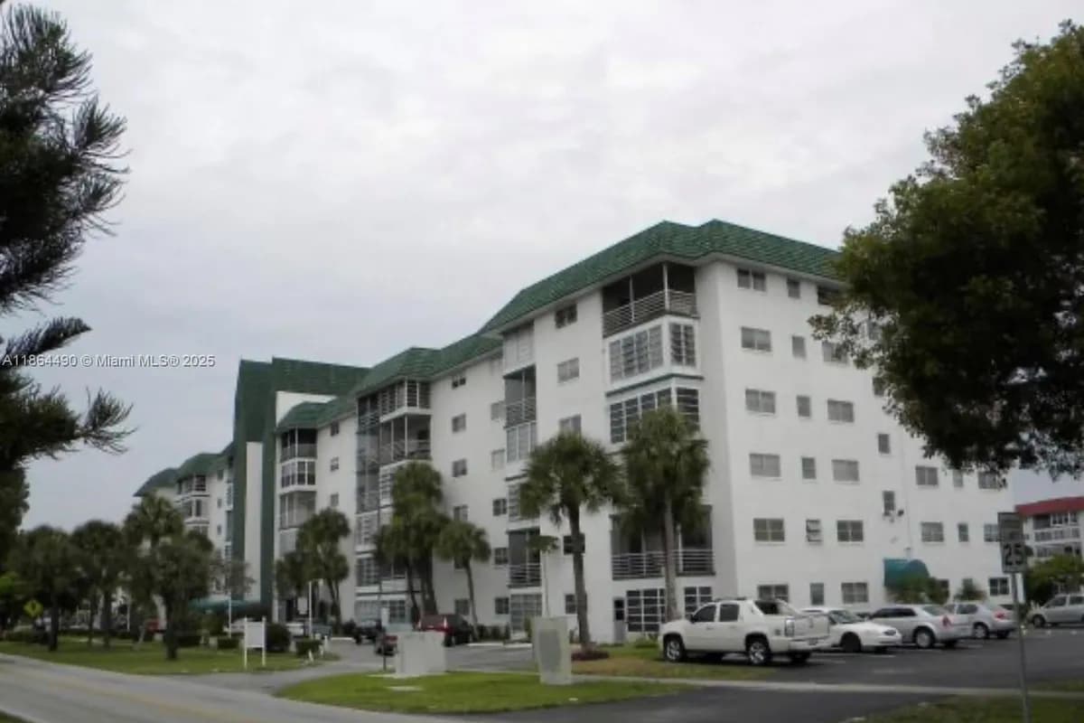 4751 NW 21st St # 611, Lauderhill FL 33313