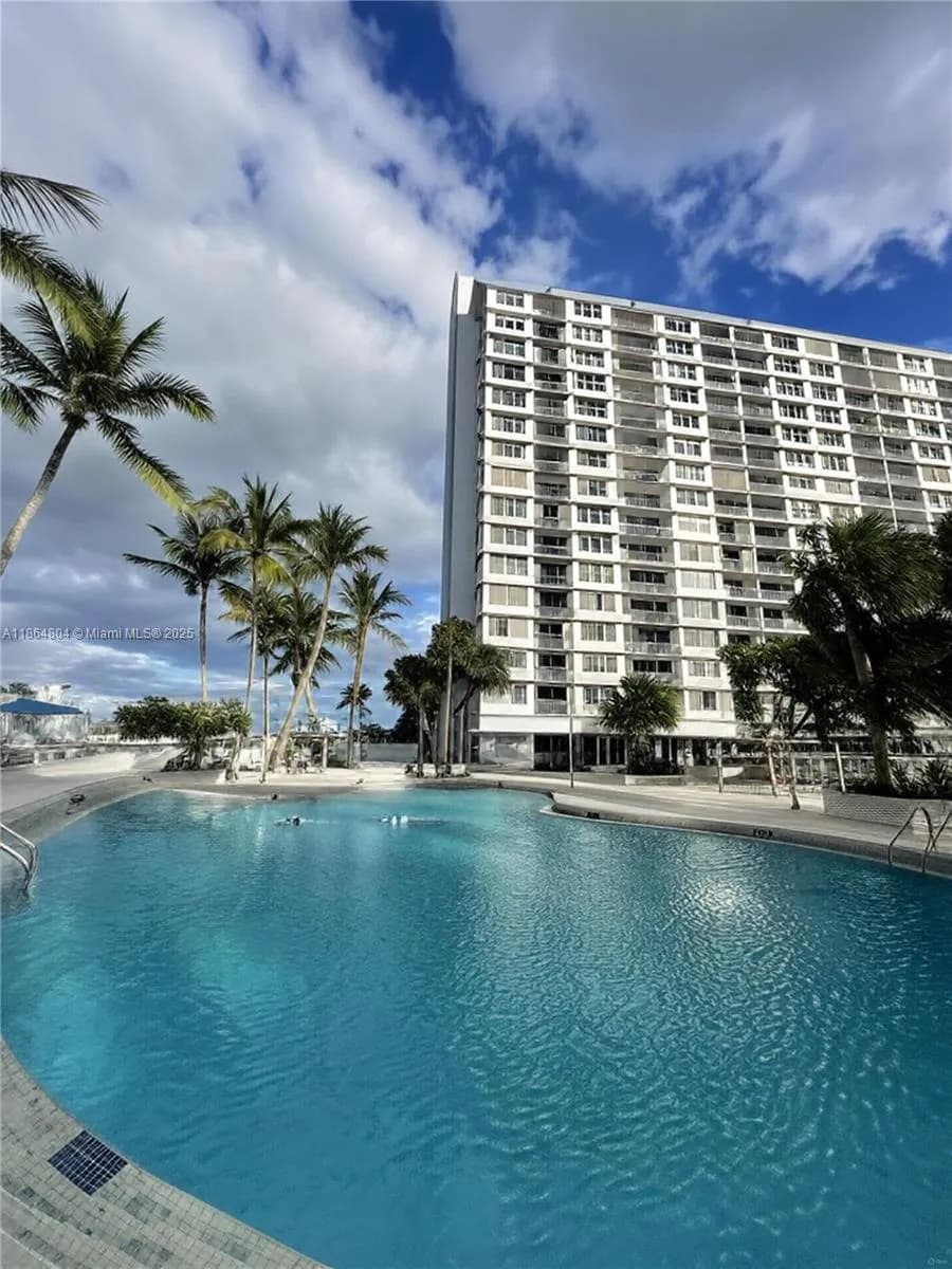 1865 79th St Cswy # 10H, North Bay Village FL 33141