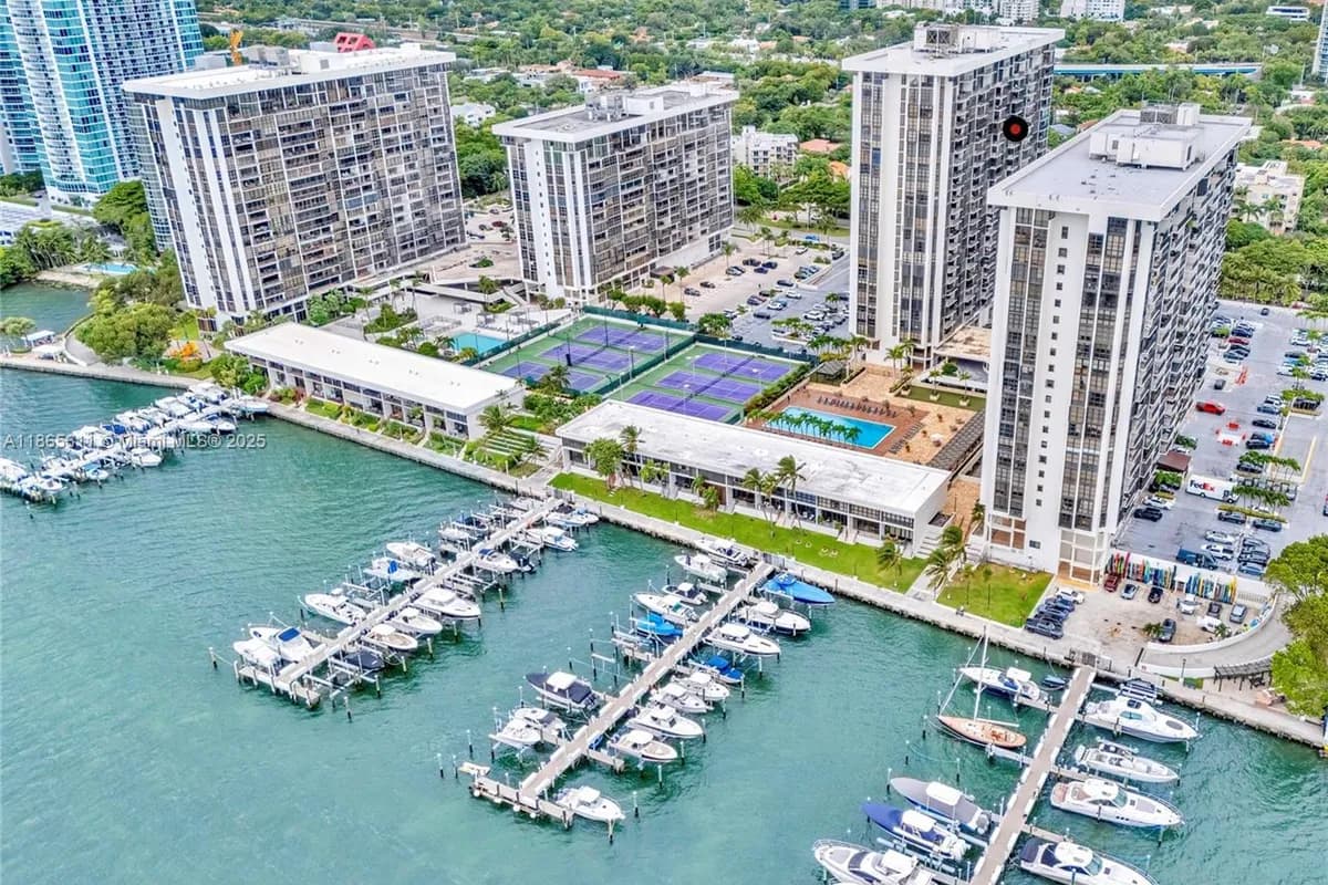 1901 Brickell Ave # B1912, Miami FL 33129