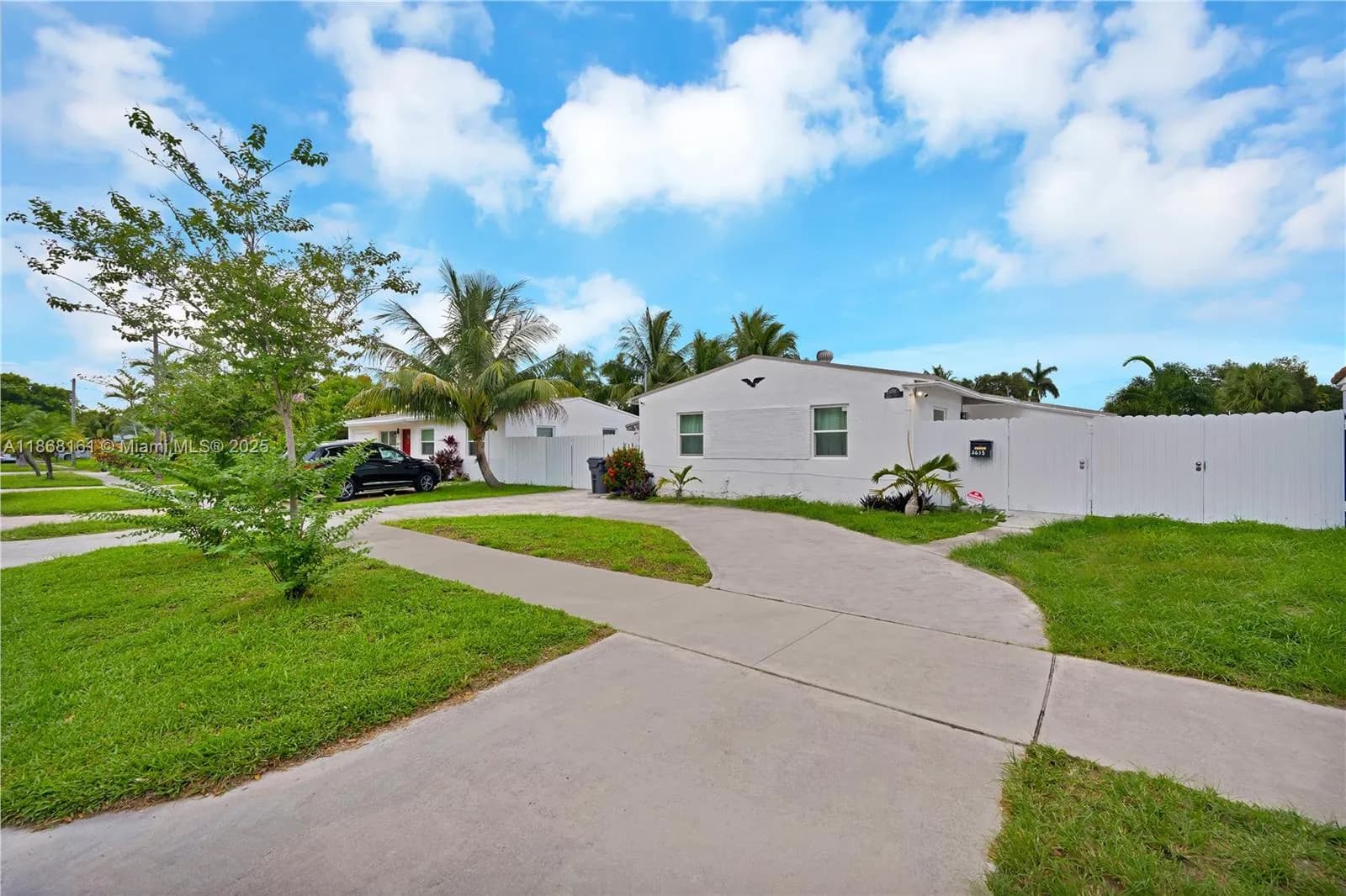 2 bedroom 1 bath for sale at 2615 Liberty St, Hollywood FL 33020