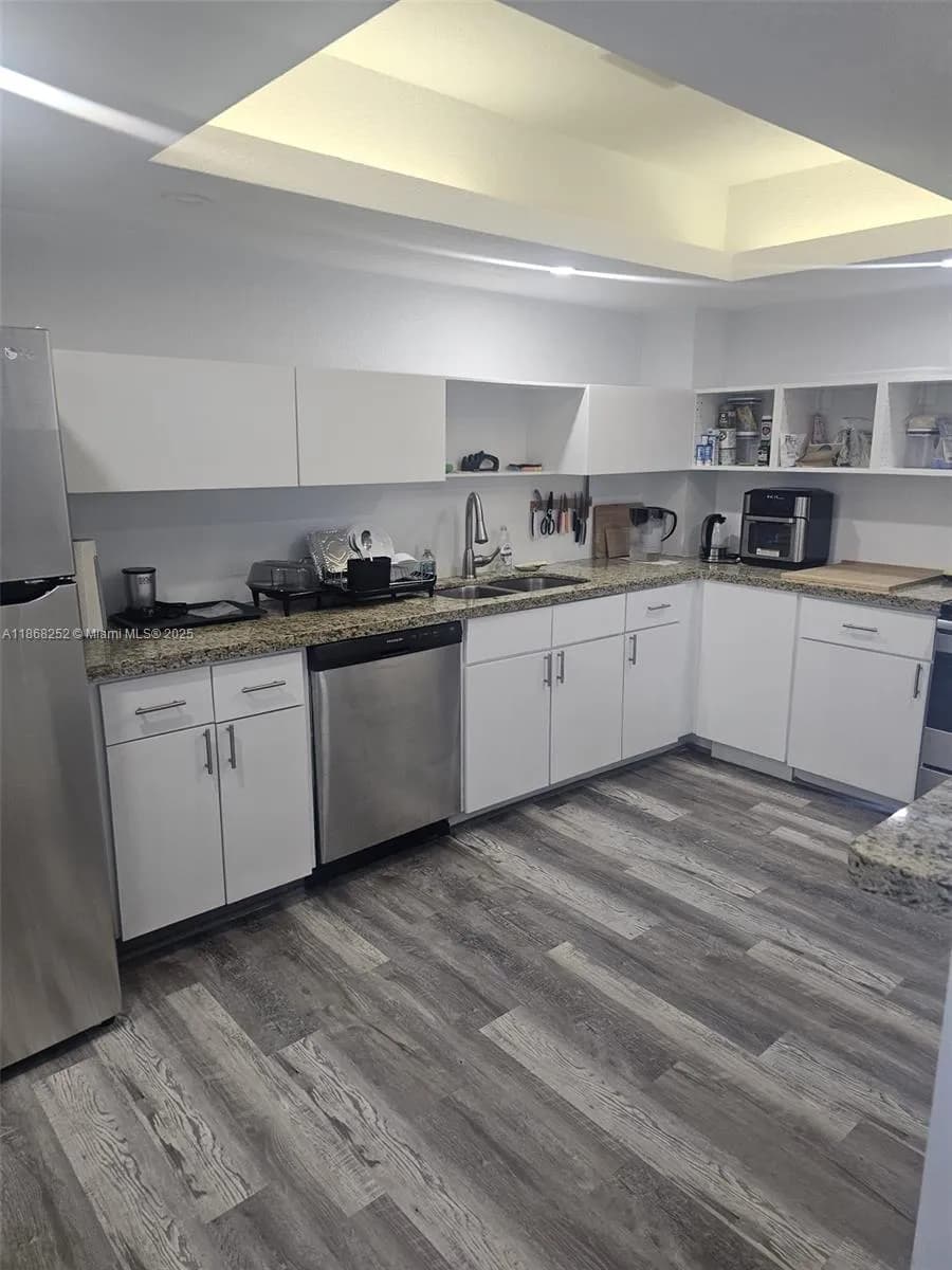 5825 Collins Ave # J, Miami Beach FL 33140